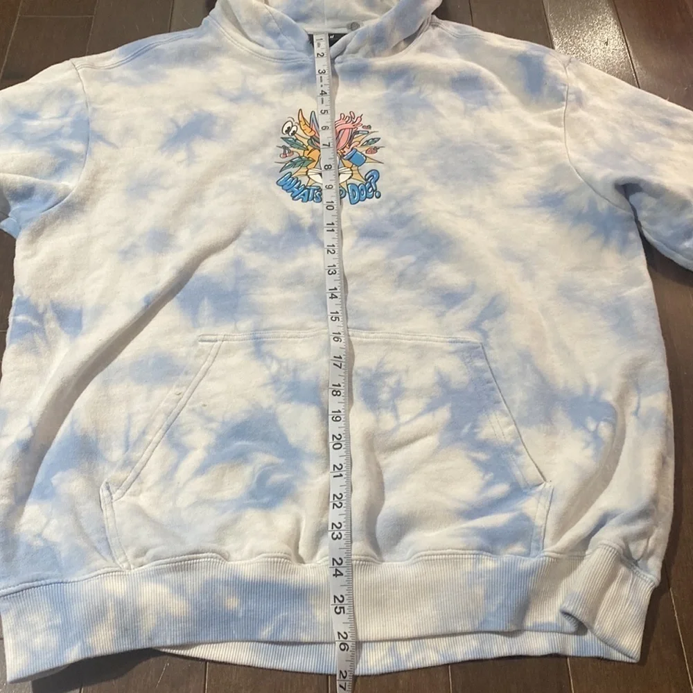 H&M relaxed fit tie dye hoodie size medium bugs bunny WB licensed graphic - Picture 5 of 5